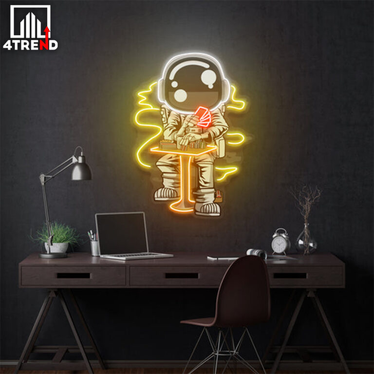 AstronautPlayingAGameOfPokerInSpaceBG2_600x