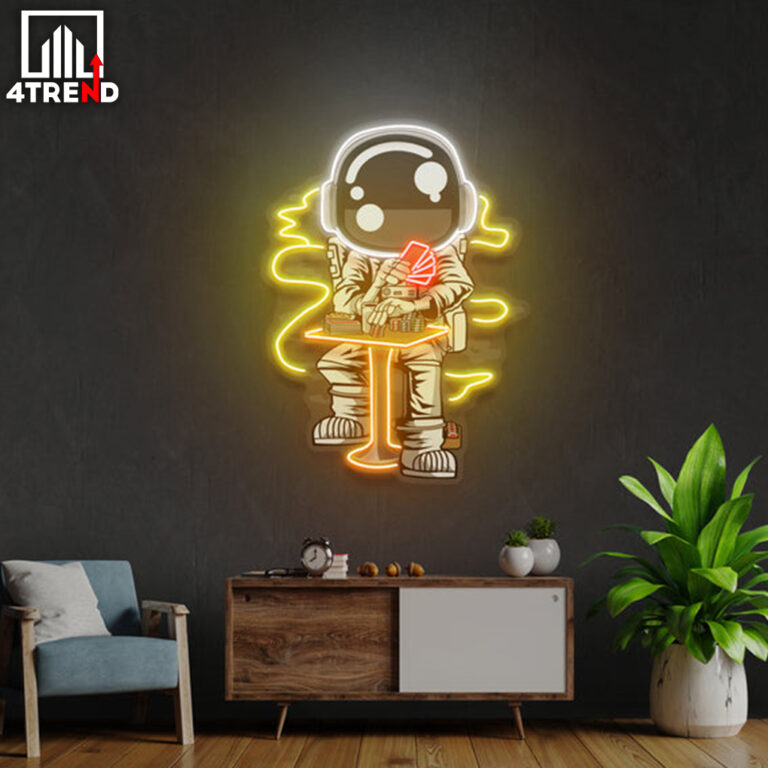 AstronautPlayingAGameOfPokerInSpaceBG2_600x