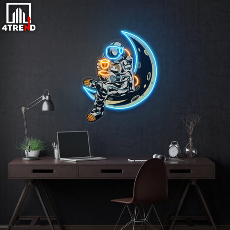 AstronautsittingonthemoonBG2_600x