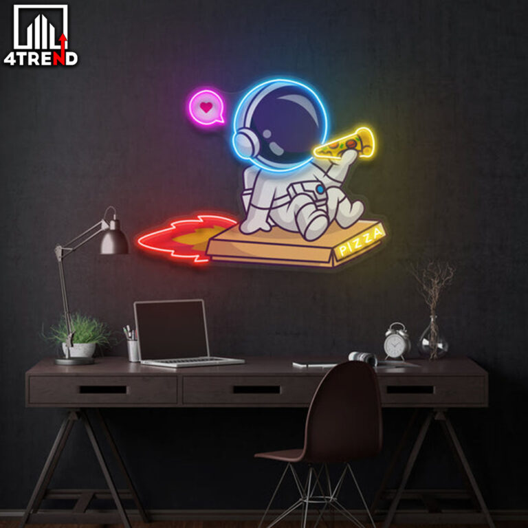 CuteAstronautRidingPizzaBoxRocketAndEatingPizzaBG2_600x