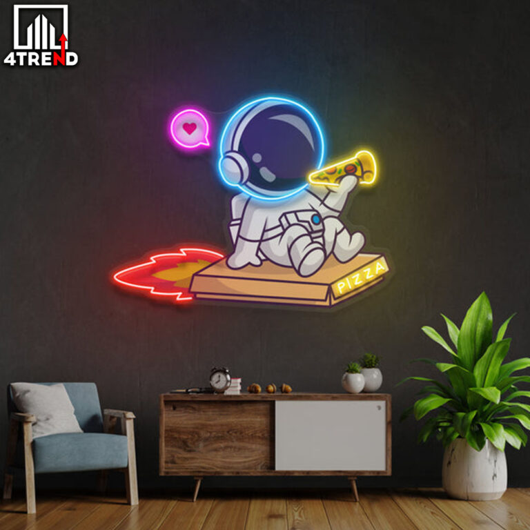 CuteAstronautRidingPizzaBoxRocketAndEatingPizzaBG2_600x